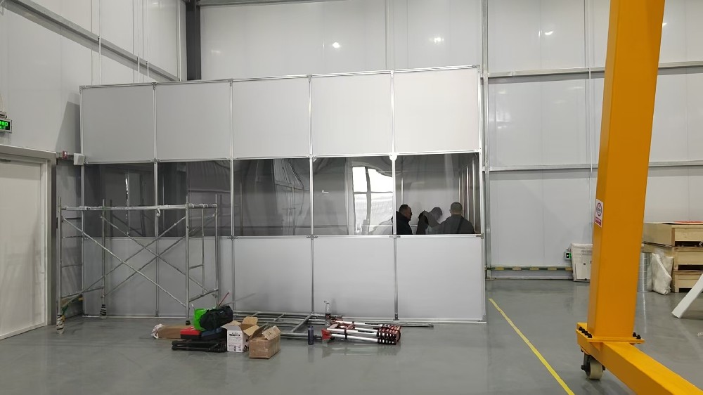 如何確保鋁塑板百級潔凈棚的氣流均勻性，避免局部污染？